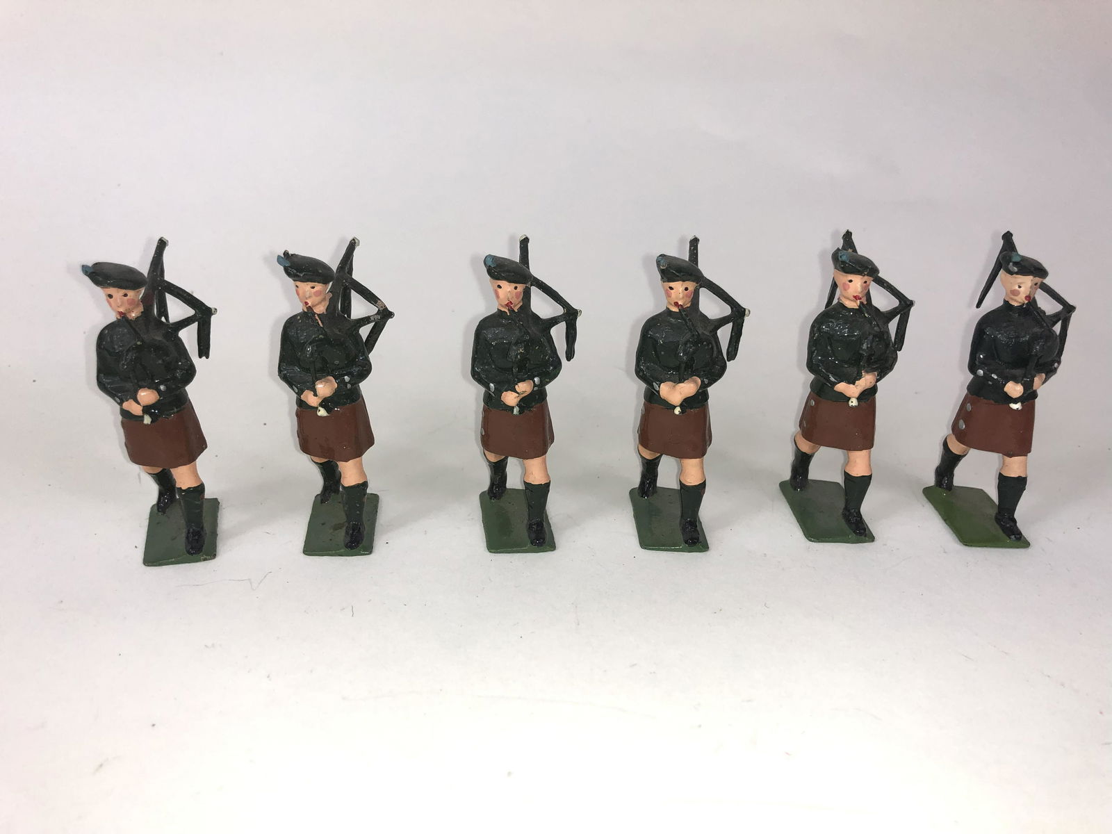 Britains From Set #2096 Irish Guards Pipers (1 of 1)