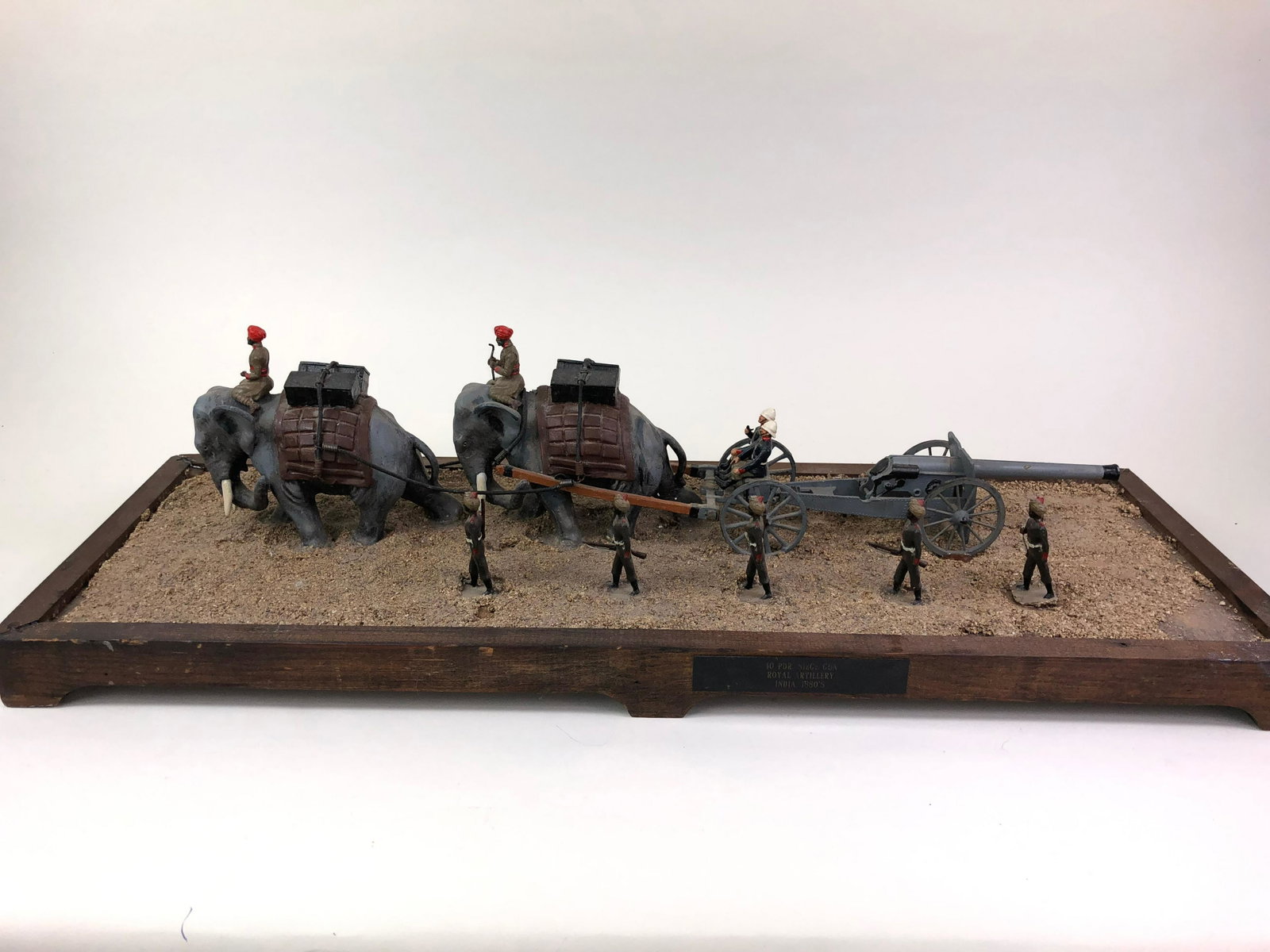 40 pdr Elephant Siege Gun: Custom made by Fife and Drum in 1985. Huge and heavy base 25 x 9 inches . Most hollow cast figures. **Additional $75 shipping charge due to large lot size**