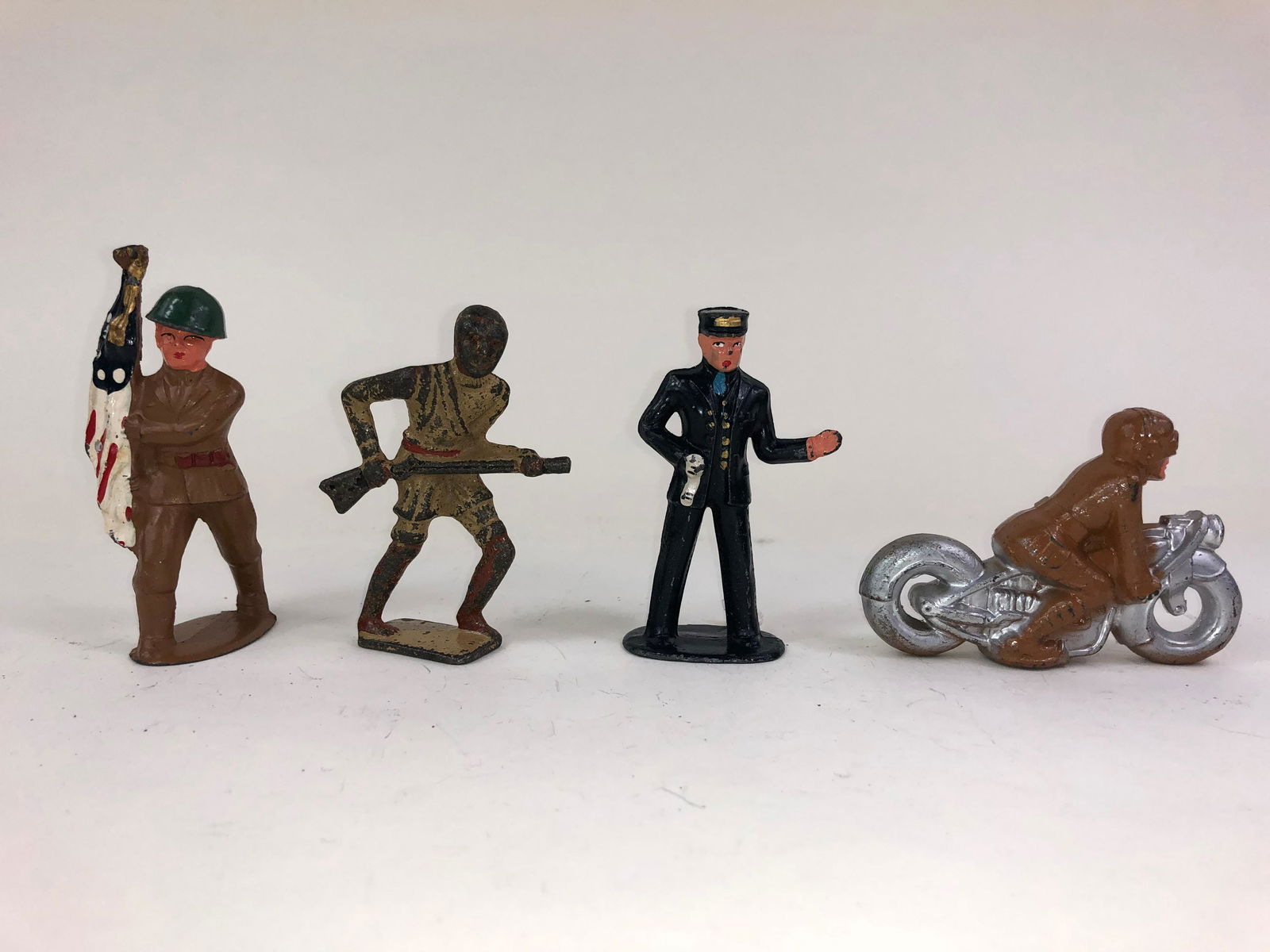 Manoil and Barclay Collection: Includes scarce Ethiopian in good condition. The balance of the soldiers are very good to near mint.