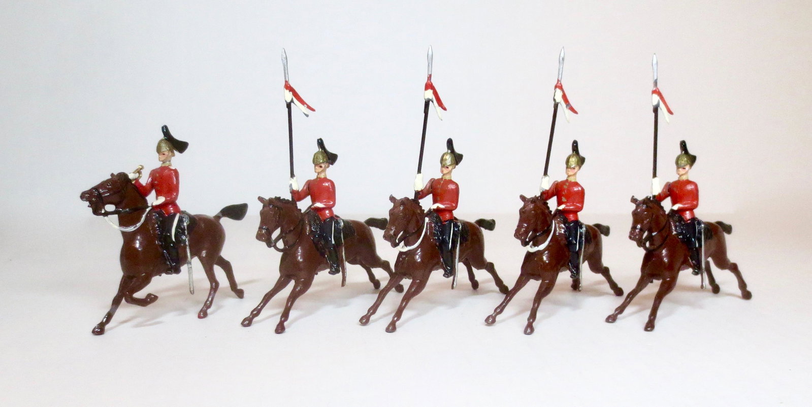 Britains #44 The Queen's Bays: Second Dragoon Guards at the gallop. Post war issue. 5 pieces. Excellent condition. Unboxed.
