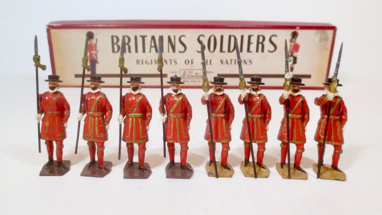 Britains #1257 Yeomen of the Guard: Beefeaters Yeomen of the Guard. Post war issue with reproduction ROAN label box. 8 pieces. Very good condition (mismatched with some loose arms). Box fair.