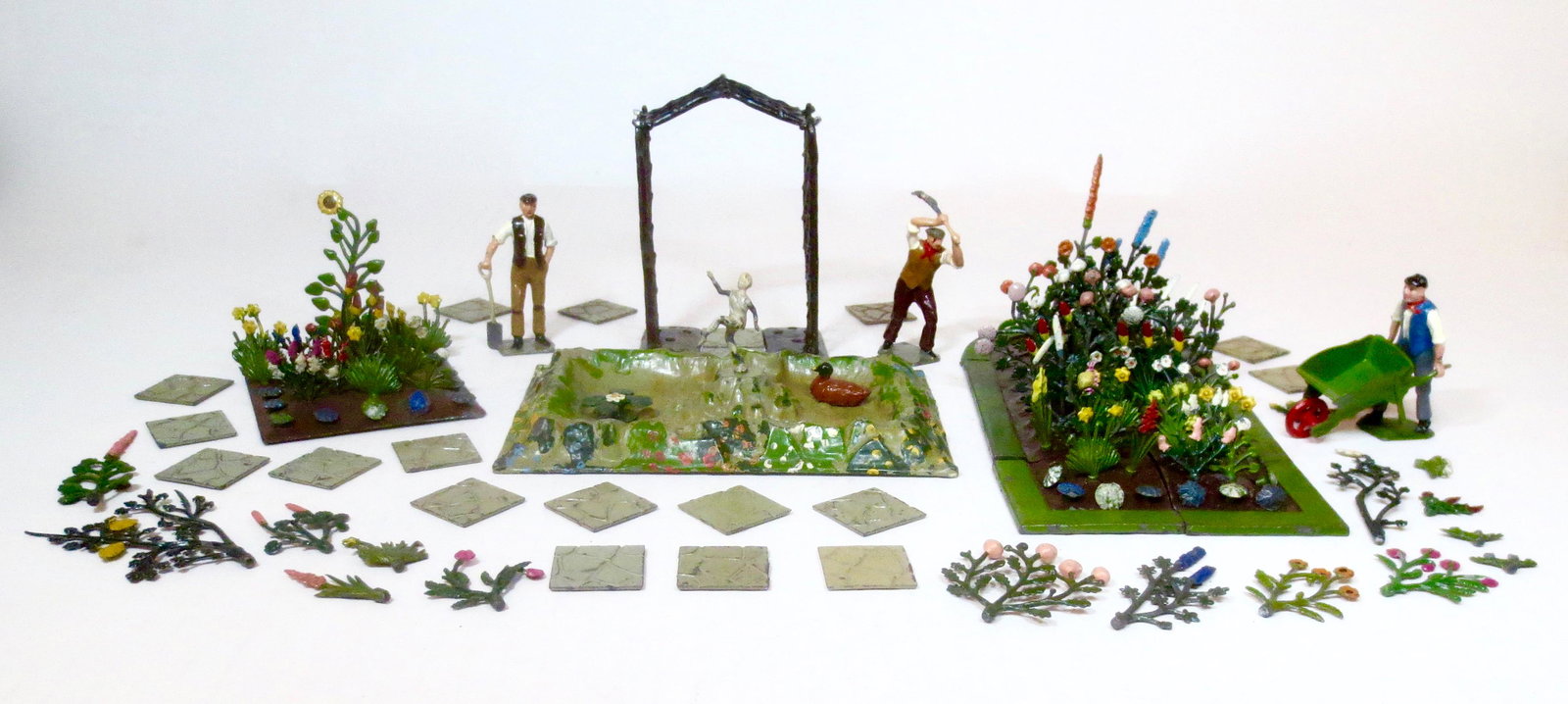 Britains 131 PIECE Garden Assortment (1 of 1)