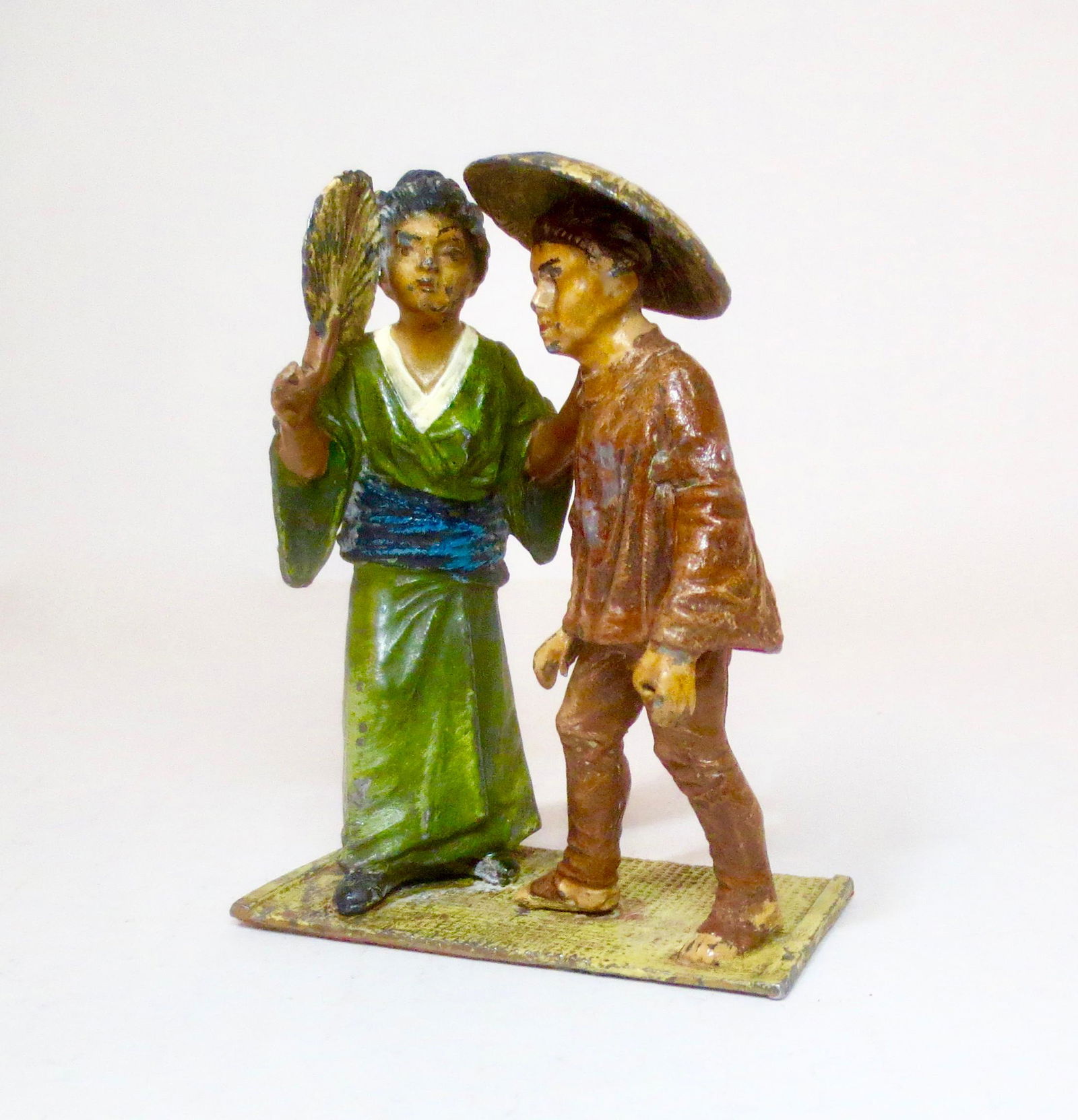 Heyde RARE Chinese Couple Duplex: Lovely oriental Geisha girl whispers a secret to her companion. 85mm tall. Excellent condition.