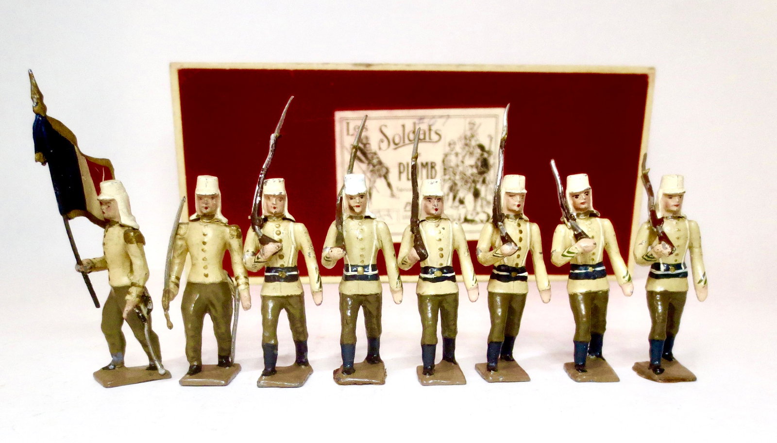 C.B.G Mignot Le Legion Etrange Set: Pre War. 8 pieces. Excellent to very good condition (one repainted hat and one broken rifle). Box very good.