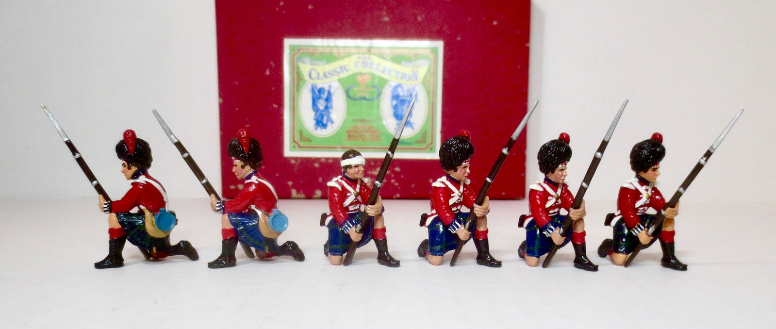 Trophy #WA27 The Highland Square: Napoleonic Wars. Six Privates Kneeling to repel Cavalry. 6 pieces. Excellent condition. Box fair (surface wear and spotting).
