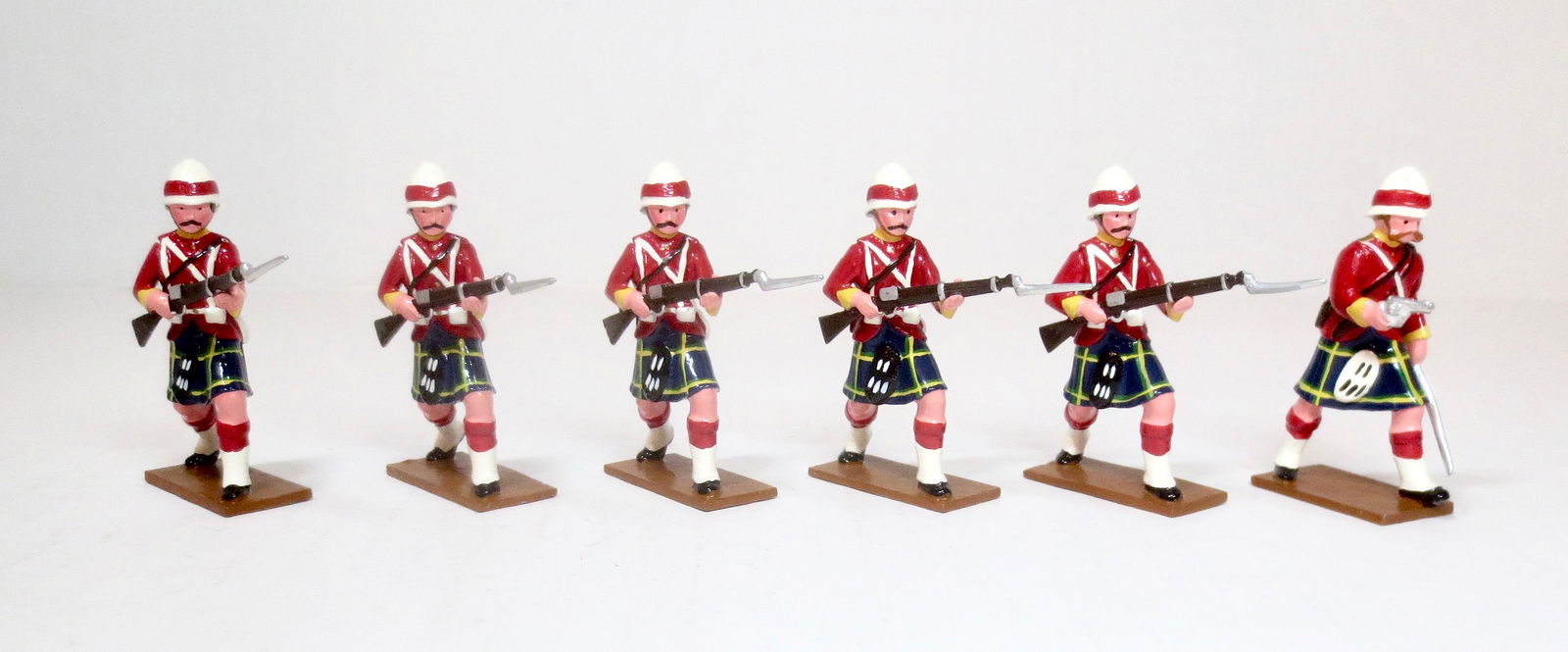 Trophy Gordon Highlanders Advancing (1 of 1)