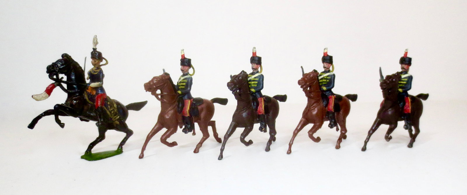 Britains #12 RARE 11th Hussars: Early Pre war version. Fixed Arm Troopers carrying short carbines, with officer on rearing horse. 5 pieces. Excellent condition (one rifle tip broken). Unboxed.