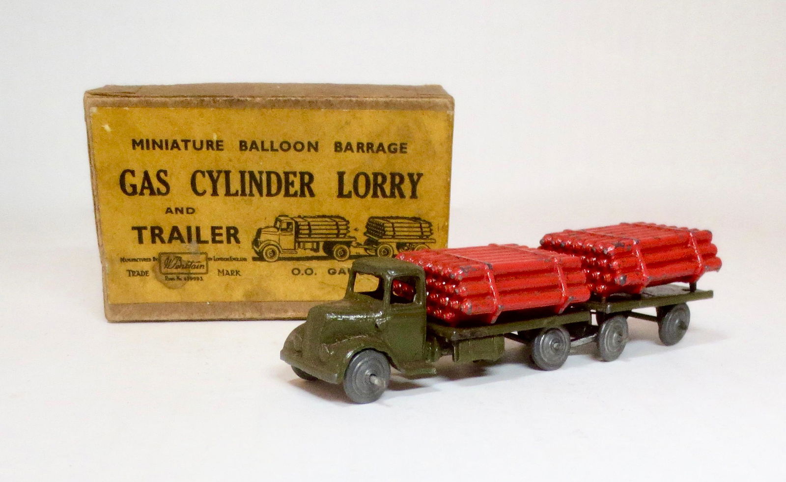 Britains #1879 Gas Cylinder Lorry & Trailer (1 of 1)