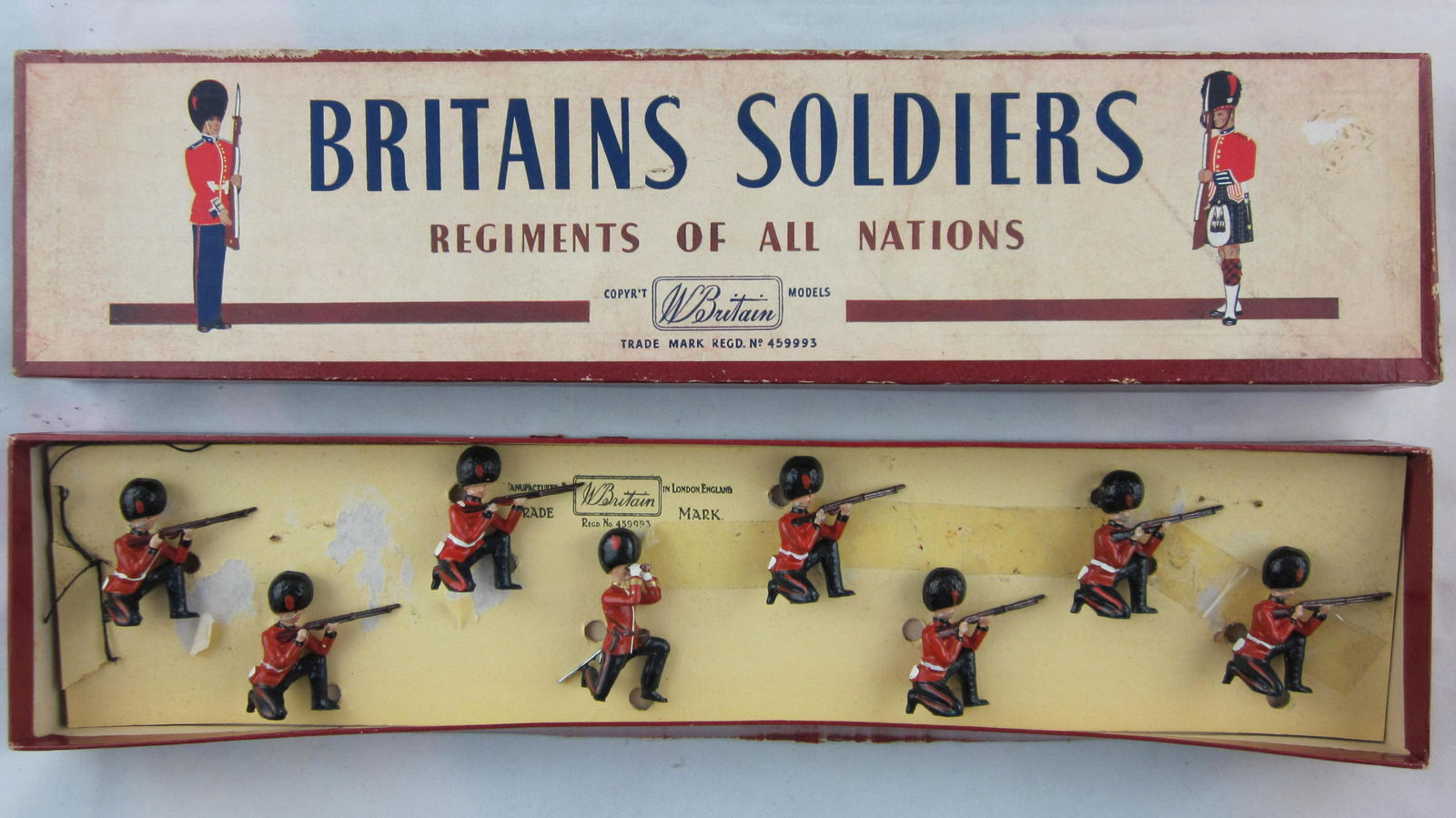 Britains Set #120 Scots Guards Kneeling Firing. (1 of 1)