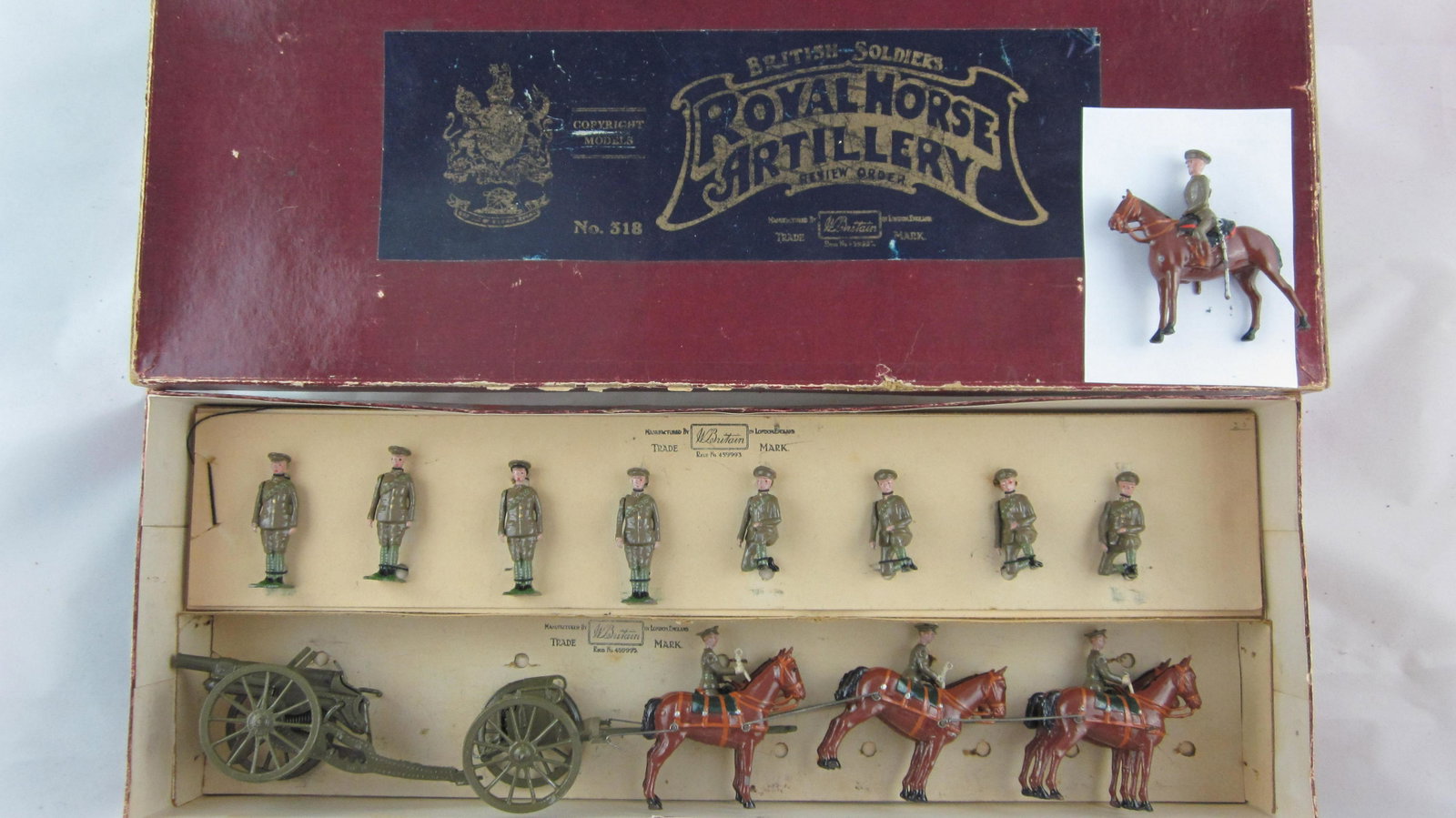 Britains Set #318 Royal Horse Artillery At Halt.: Boxed Royal Horse Artillery, Active Service, peak caps, team at halt, with gunners & mounted officer. Spectacular set circa 1932, still has the old black & gold label with R.H.A. rather than Royal Art