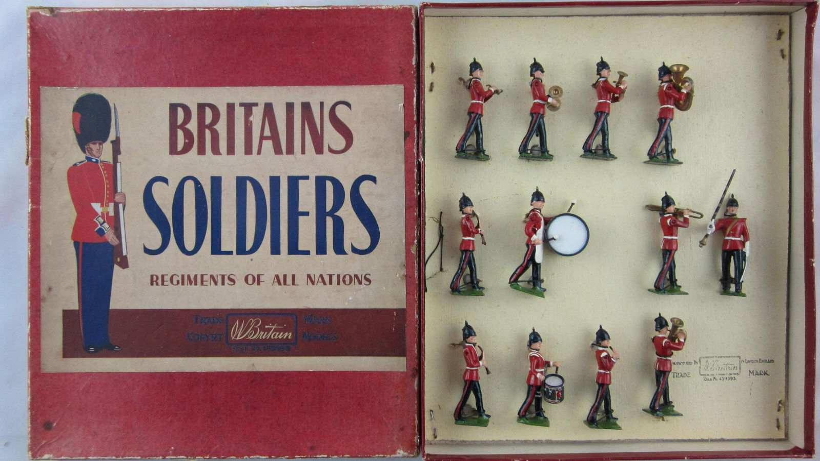 Britains Set # 2114 Band Of The Line.: Boxed Band of the Line. This set replaced metal drum set #27 in 1956. 12 pieces with plastic drums only offered 1956-1959. Condition excellent, (middle left clarinetist arm hub broken) tied in good RO