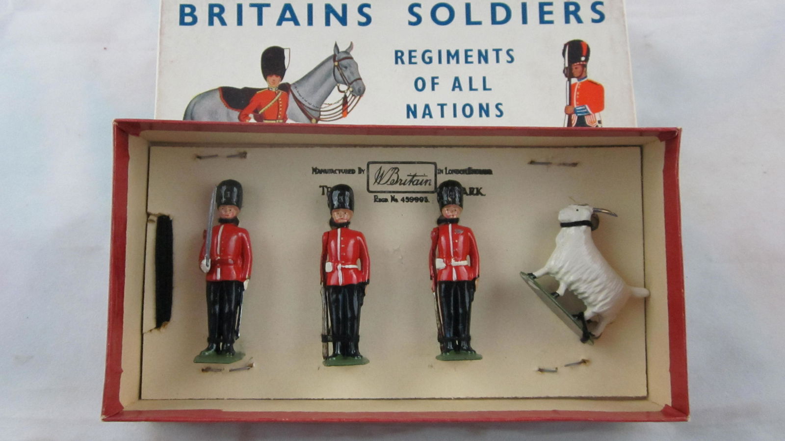 Britains Set #2124, Half Box Welsh Fusiliers. (1 of 1)