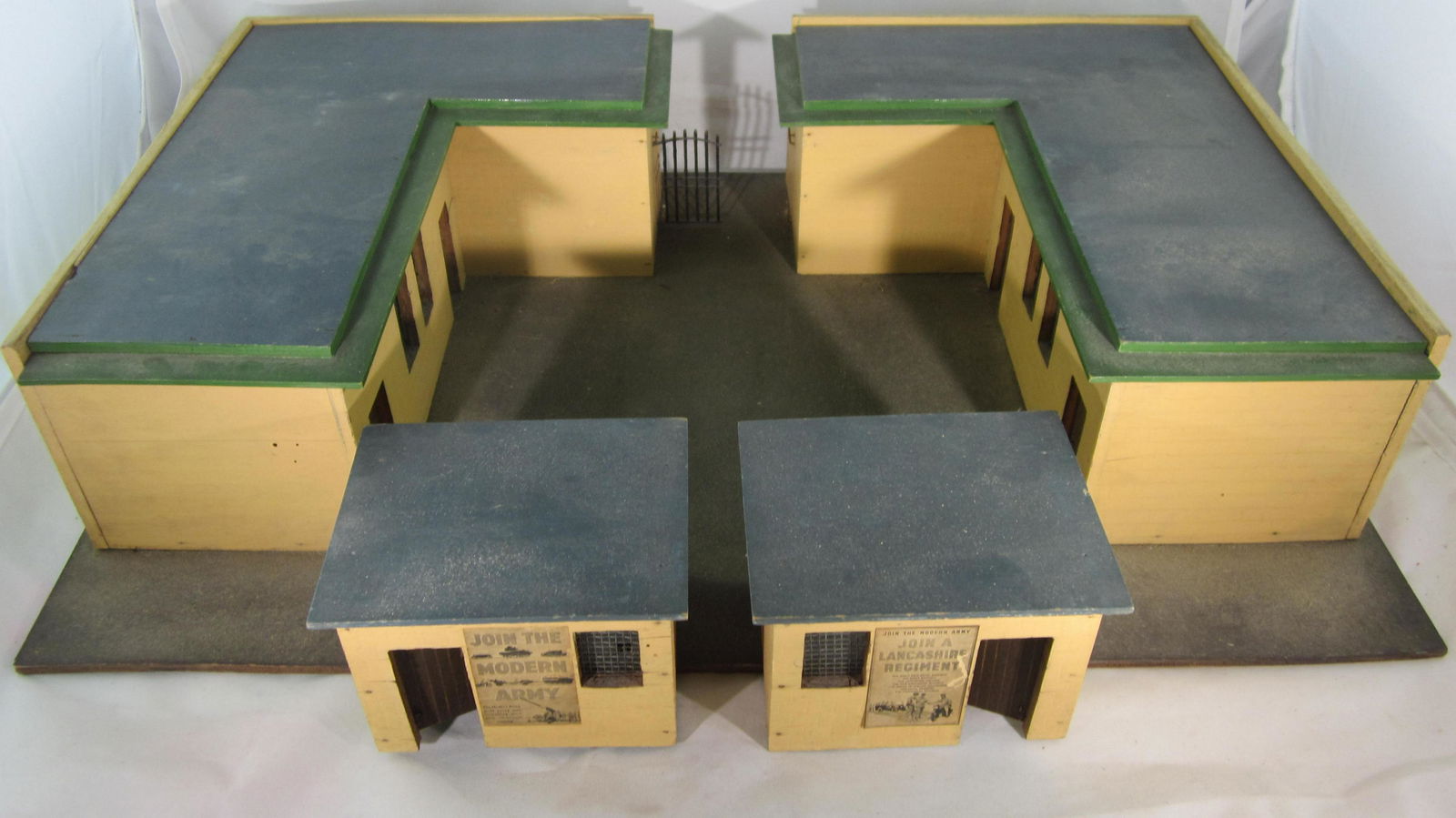 Britains Set #1748 Barracks & Parade Ground. (1 of 1)