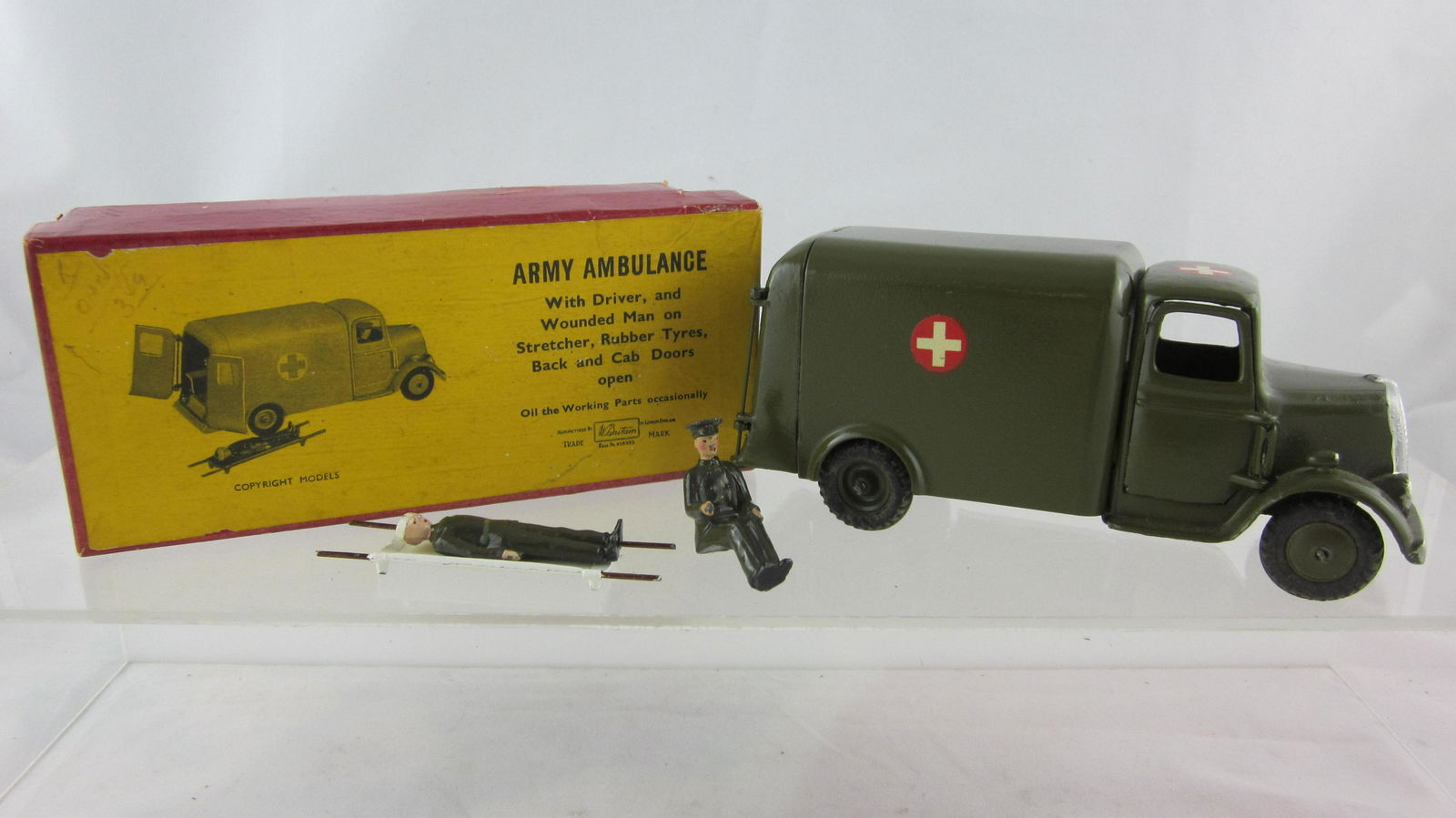 Britains Set #1512 Motor Army Ambulance. (1 of 1)