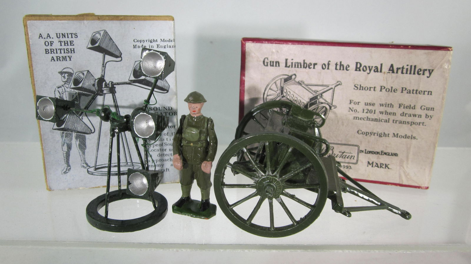 Britains Sound Locator & Short Pole Limber. (1 of 1)