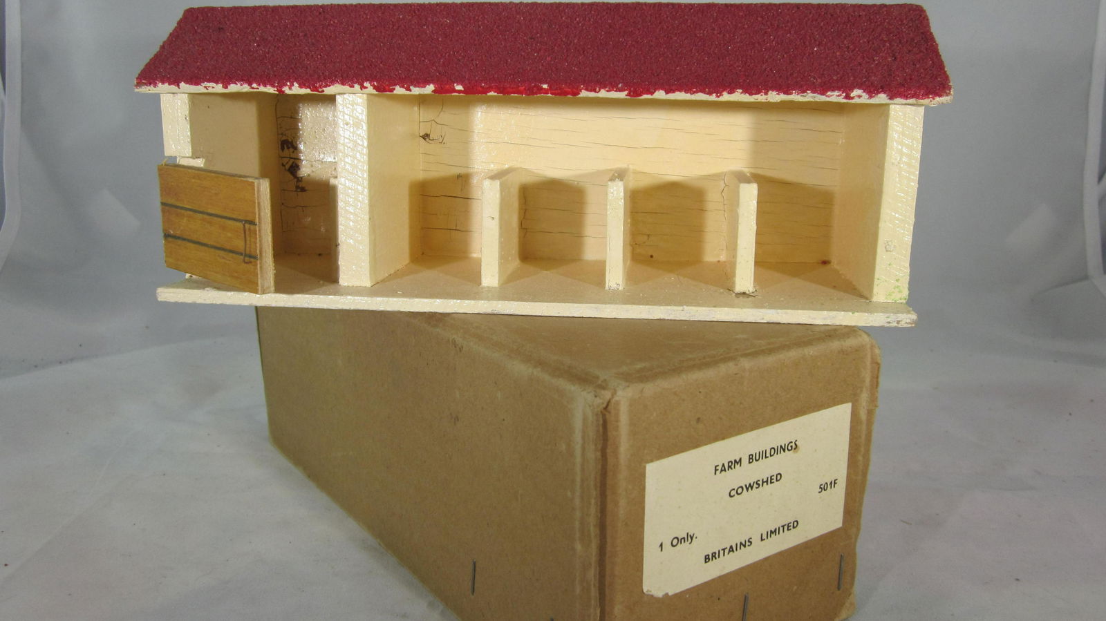 Britains Set #501F Farm Series Cowshed. (1 of 1)