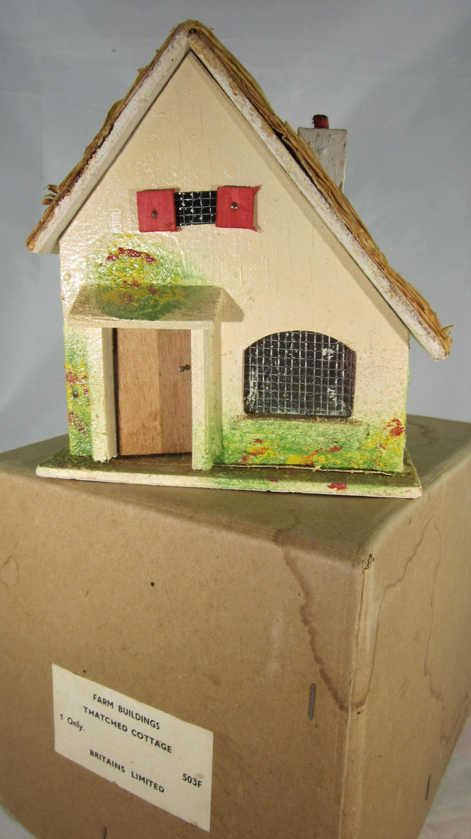 Britains Set #503F Farm Series Thatched Cottage. (1 of 2)