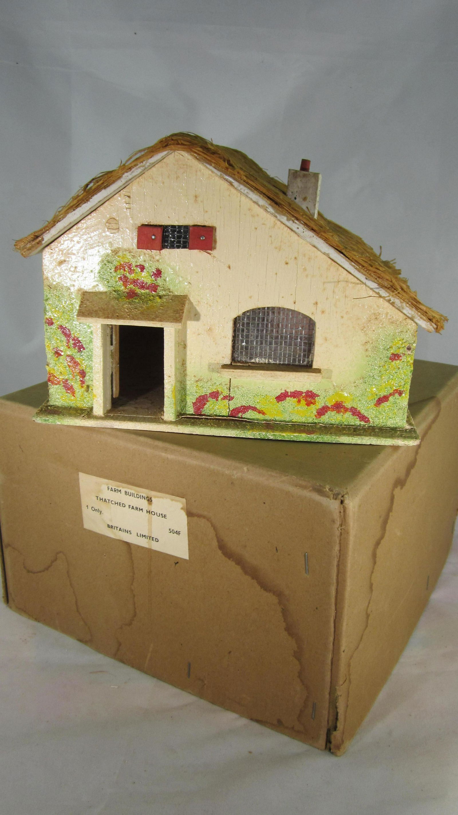 Britains Set #504F Farm Large Thatched Cottage. (1 of 2)