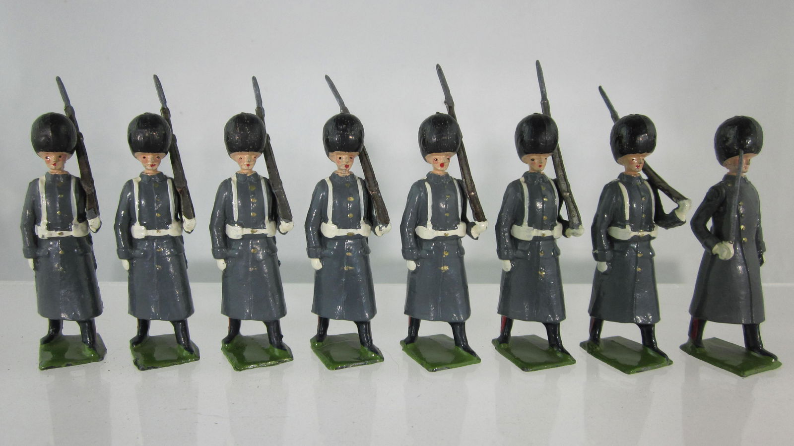 Britains Set #312 Postwar Grenadier Guards. (1 of 1)