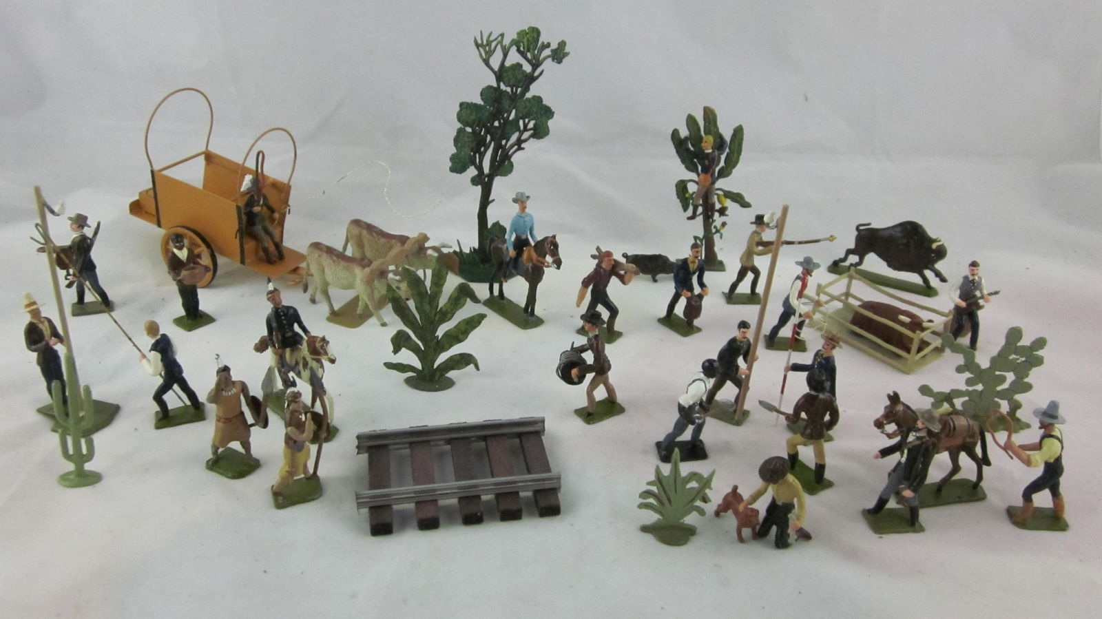 Potsdamer Zinnsoldaten Taming Of The West.: UNBOXED Taming of the American West, PZ replicas of 48mm Heyde of Germany made by Joe Shimek of Monterey, CA circa 1980-1990s. 37 pieces. Condition excellent. No box.