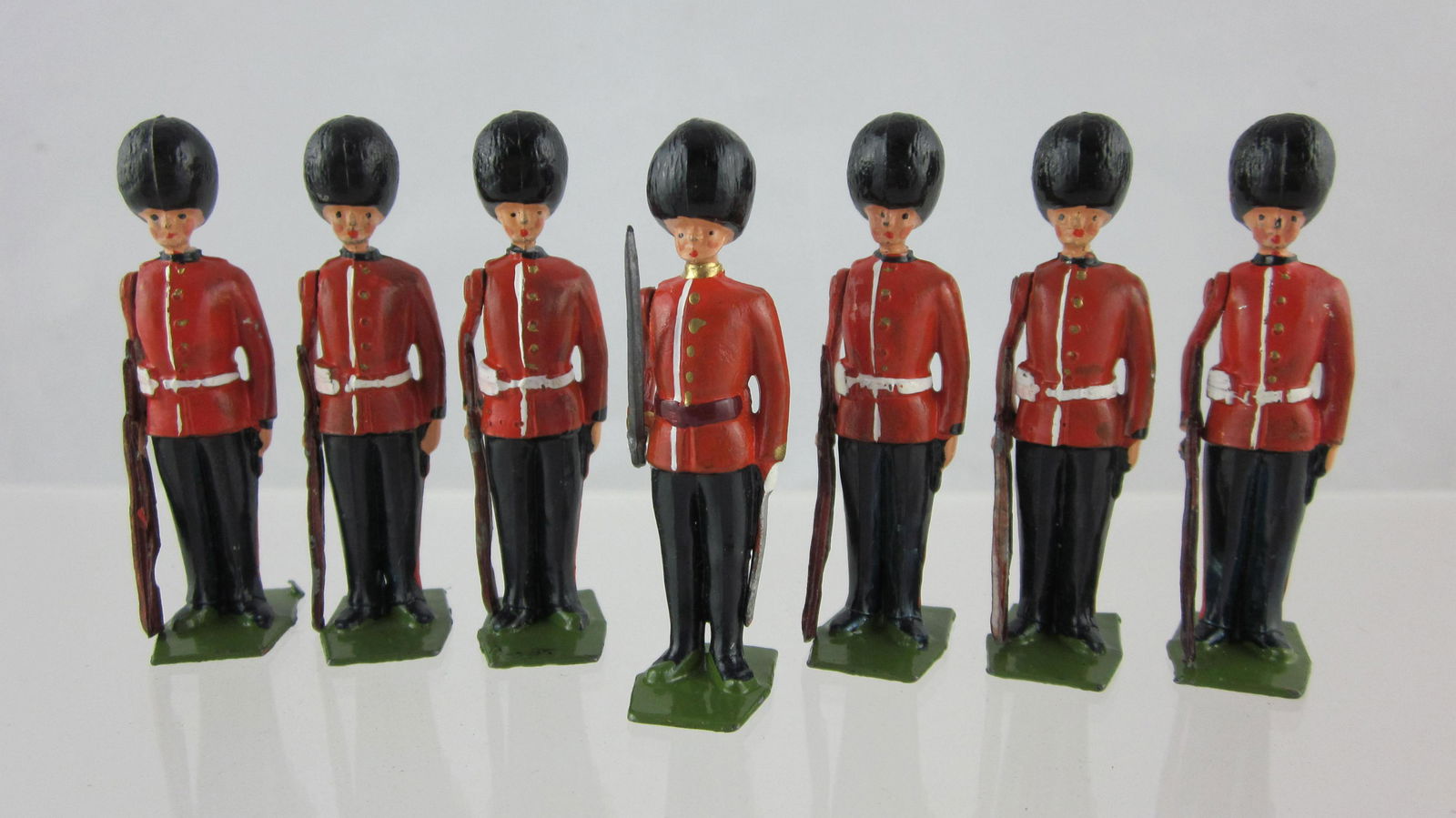Britains Set #2082 Coldstream Guards Attention. (1 of 1)