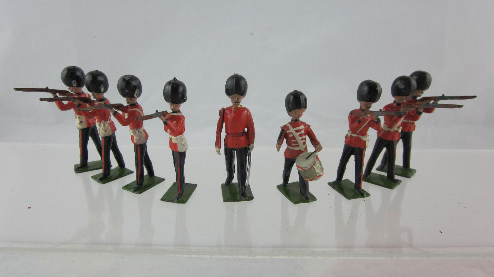 Britains Set #34 Grenadier Guards Firing Poses. (1 of 1)