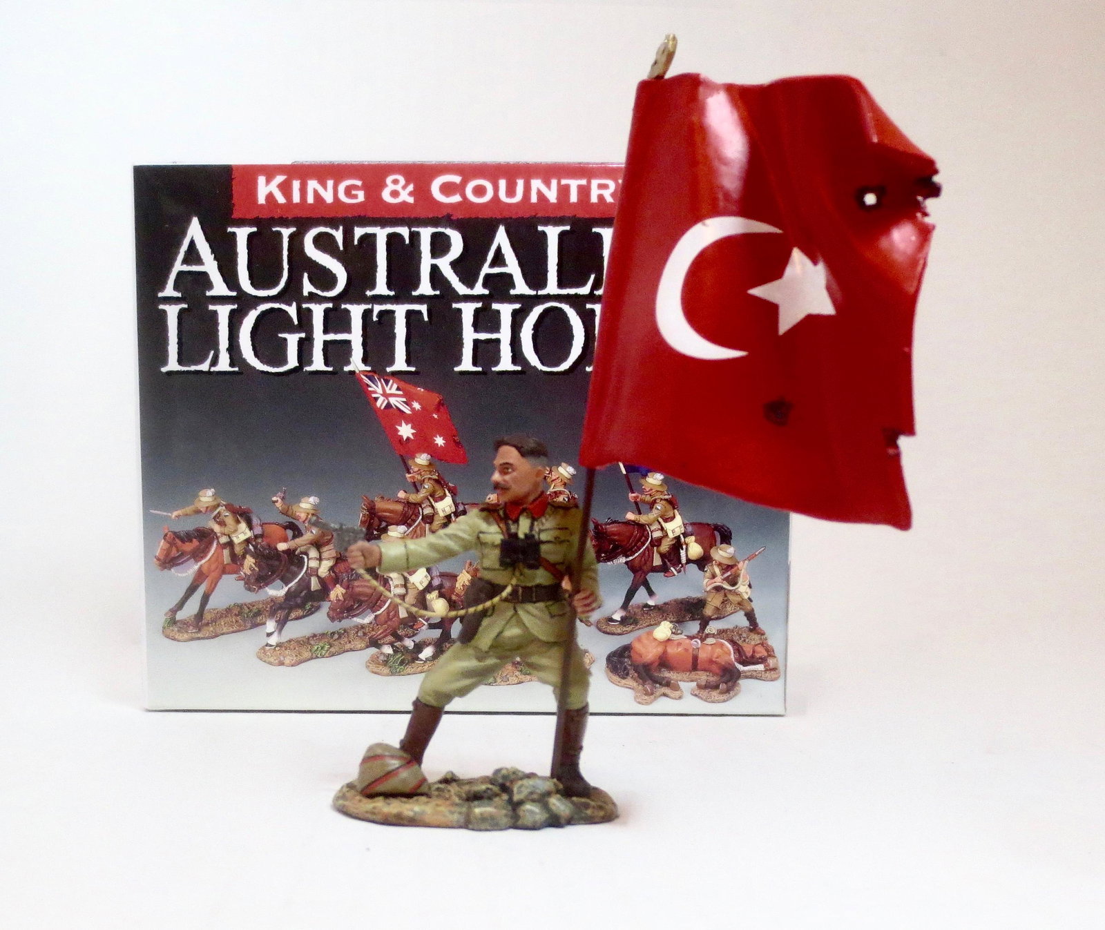 King & Country #AL019 Turkish Officer with Flag: From the Australian Light Horse series. 2 pieces. Retired set. Mint condition. Box excellent.
