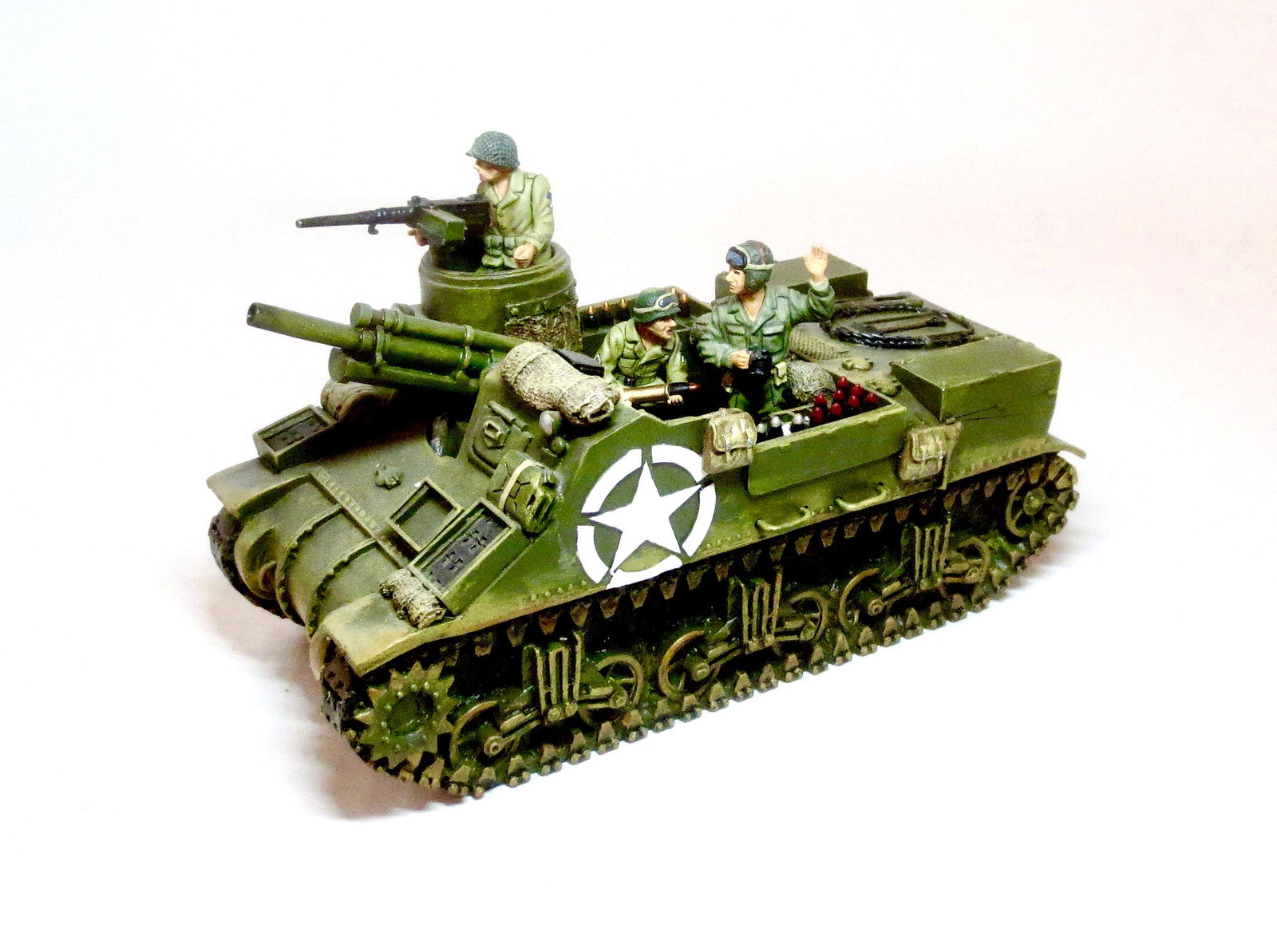 King & Country #DD030 M7 Priest SPG: Self Propelled 105 Gun with crew. 4 pieces. Retired set. Near mint in box. Box good (some scratches on the top).