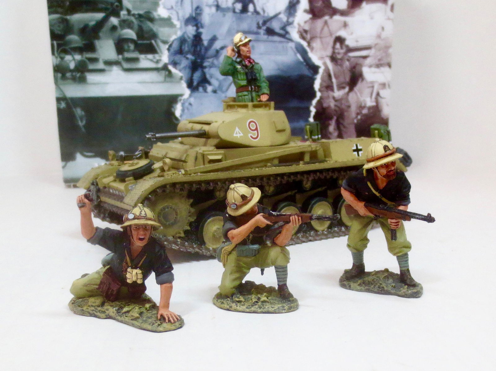 King & Country #AK030 Desert Panzer II (1 of 1)