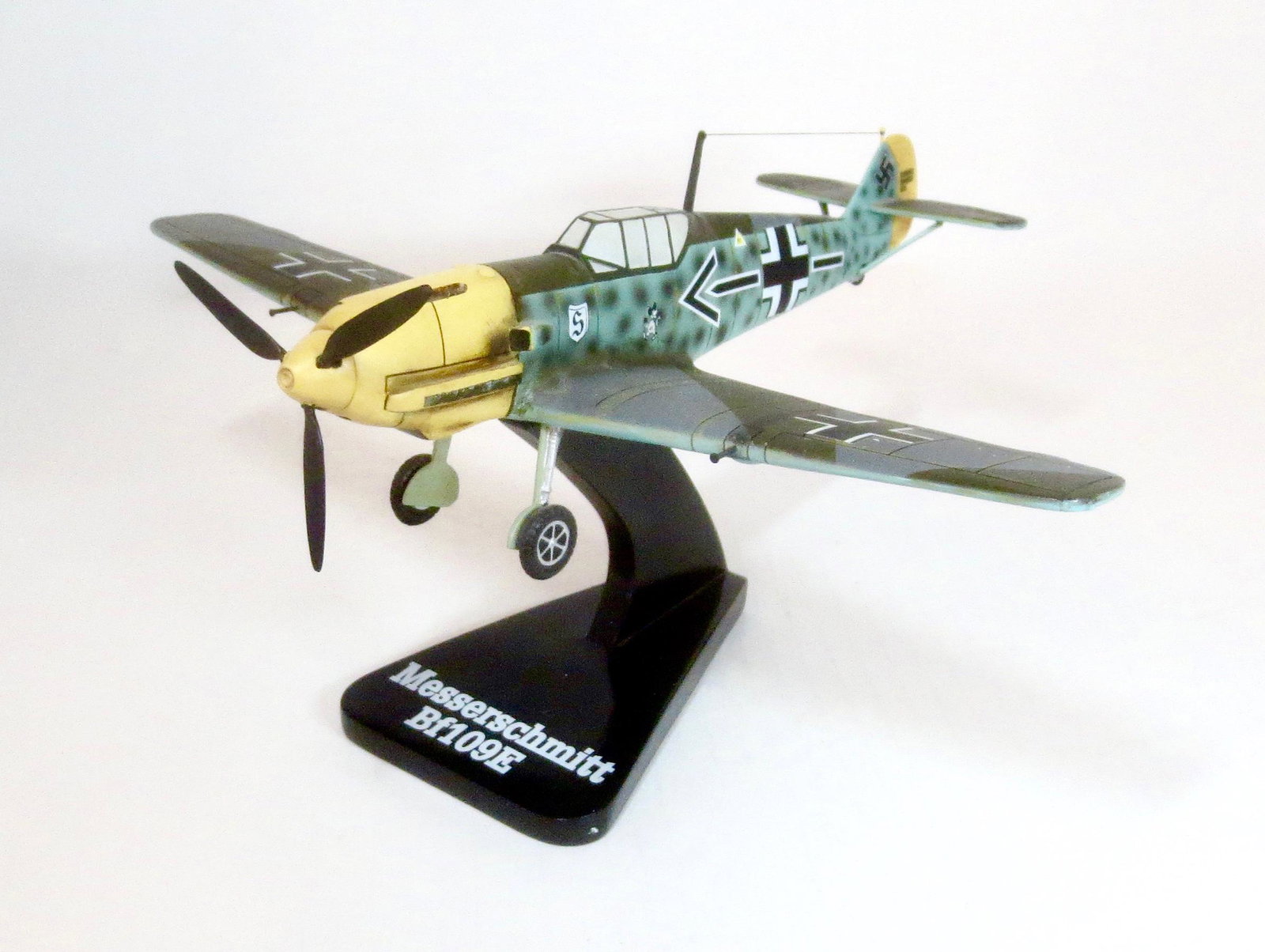 King & Country VERY RARE Polystone War Bird: Messerschmitt BF109E. Limited edition production. K&C “WARBIRDS” are miniature 1:30 scale aircraft models of the highest caliber. Each is hand-carved (from the finest kiln-dried mahogany) and hand