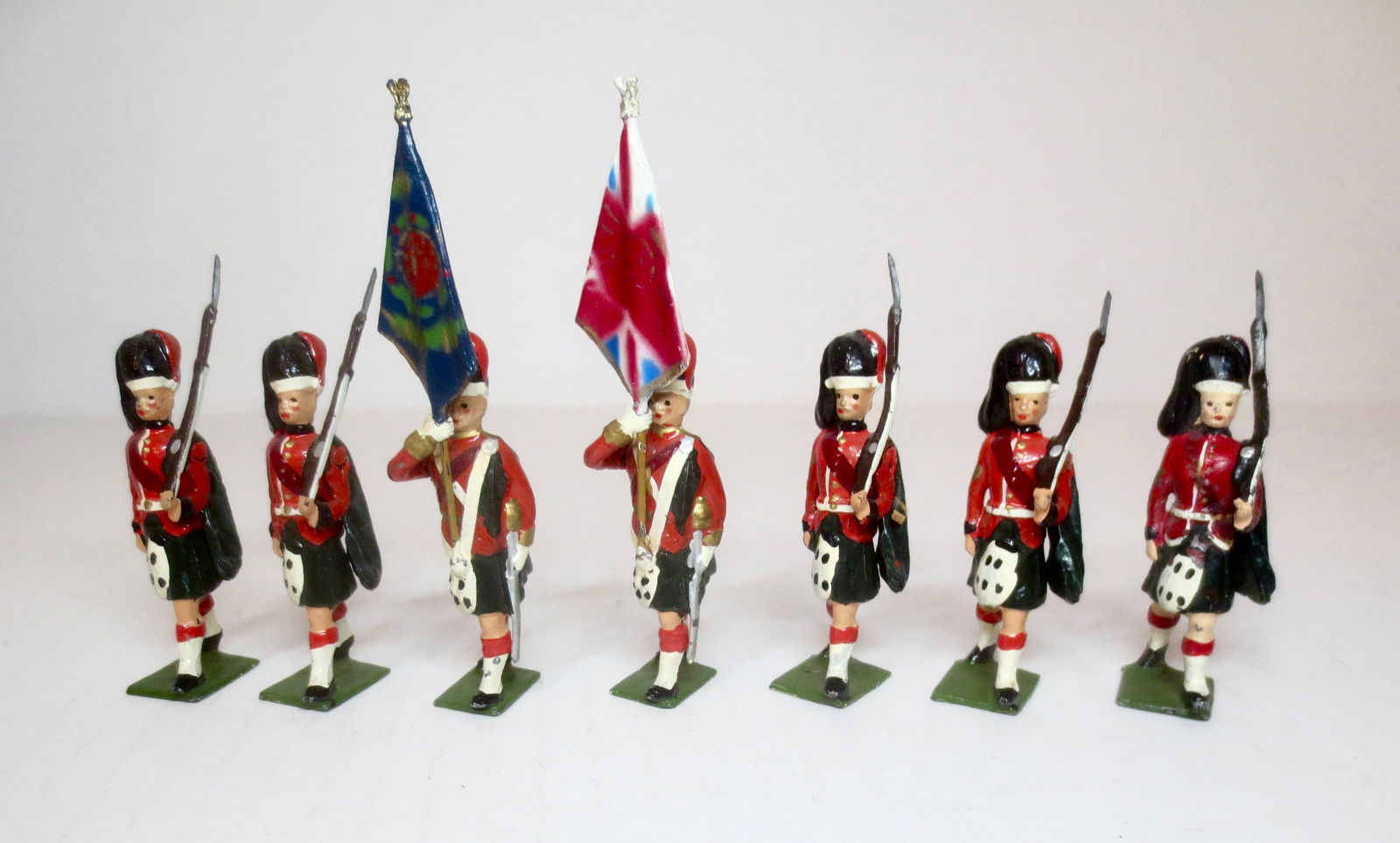 Britains Set #2111 Black Watch Highlander Colour (1 of 1)