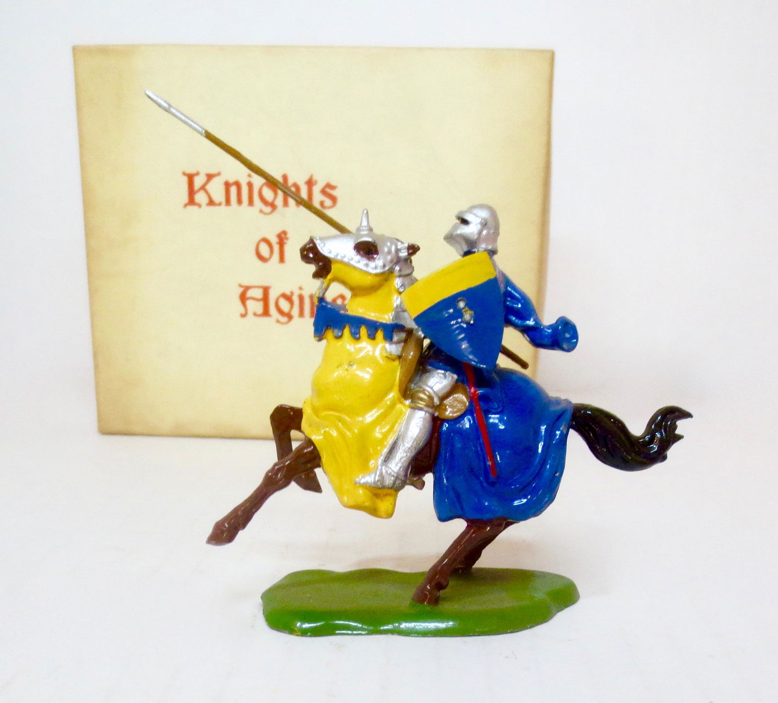 Britains #1663 Knight of Agincourt with Lance: Post war in original cream box with red lettering. Excellent condition. Box excellent.