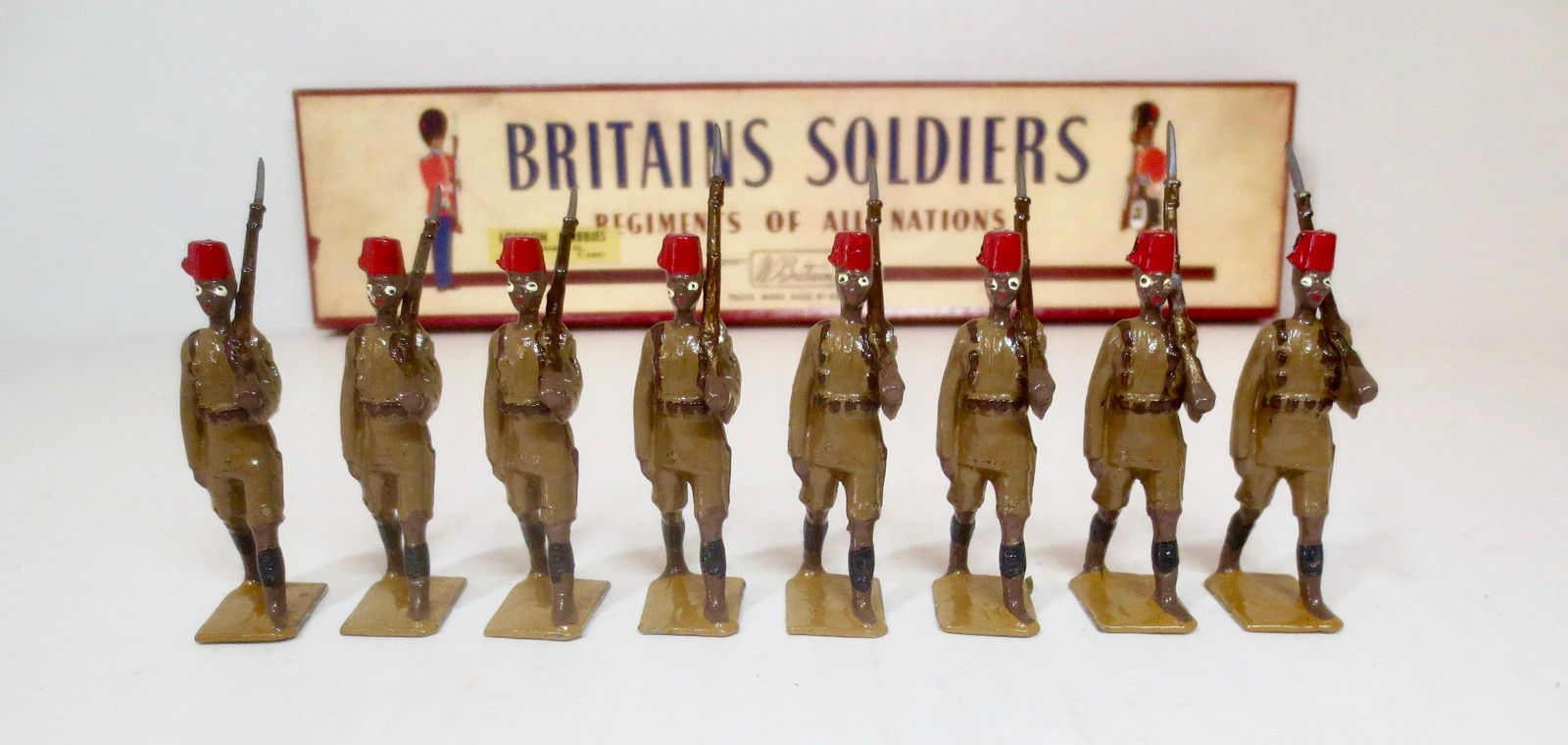 Britains #225 King's African Rifles: Post War issue. 8 pieces. Excellent condition, with original ROAN box. Box excellent.
