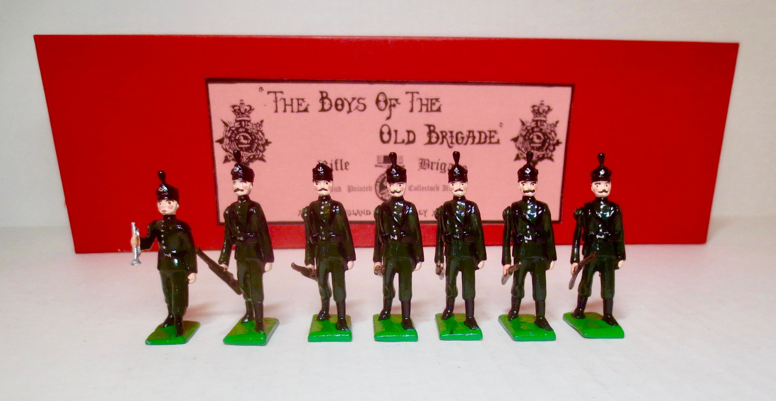 Boys of the Old Brigade King's Royal Rifles: 7 pieces. Excellent to very good condition (one missing plume). Box very good.