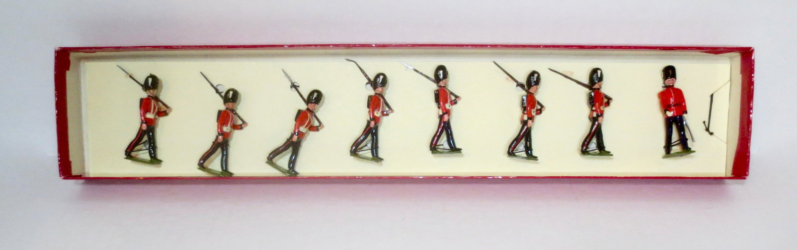 Britains From # 74 Royal Welsh Fusiliers: Post war issue. Re-painted. 8 pieces. Good condition, tied to new card. Unboxed.
