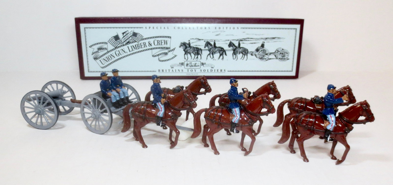 Britains #8869 Union Gun, Limber & Crew: Special Collectors Edition. 10 pieces. Excellent condition. Box very good.