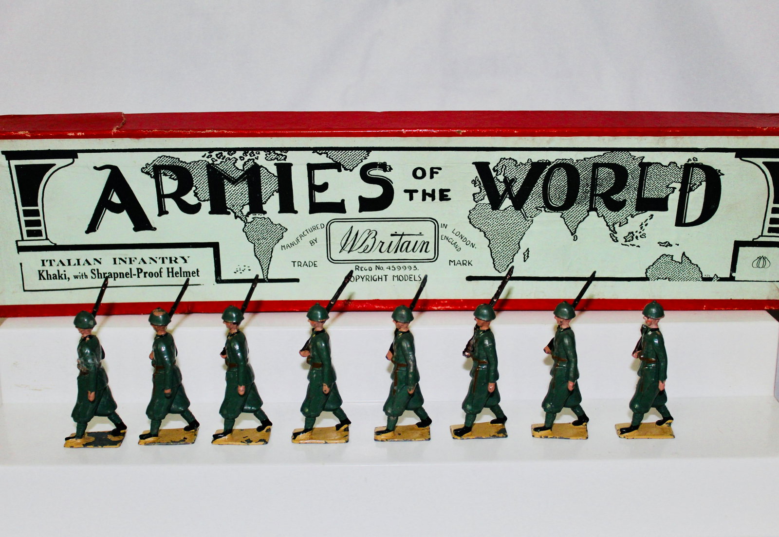 Britains set #1435 Italian Infantry: Prewar set marching in shrapnel-proof helmets. 8 pieces. Condition very good (one rifle end missing) in very good Armies of the World box, no tie-card.