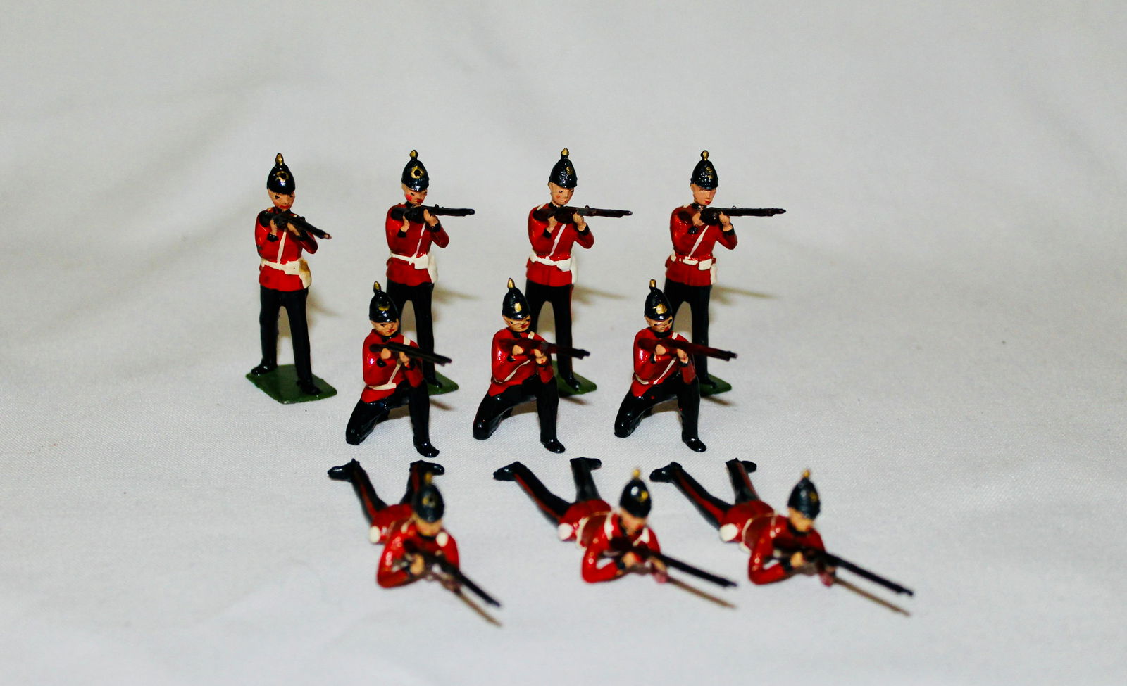 Britains set #156 Royal Irish Regiment firing (1 of 1)