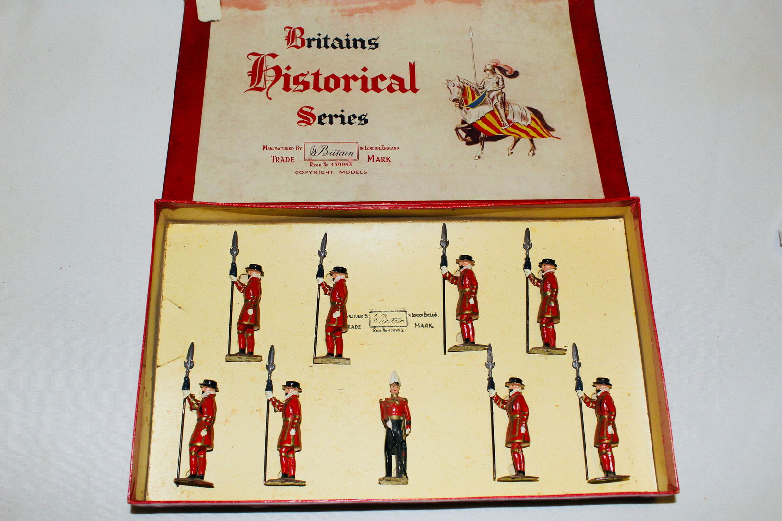 Britains set #1257 Yeoman of the Guard (1 of 1)