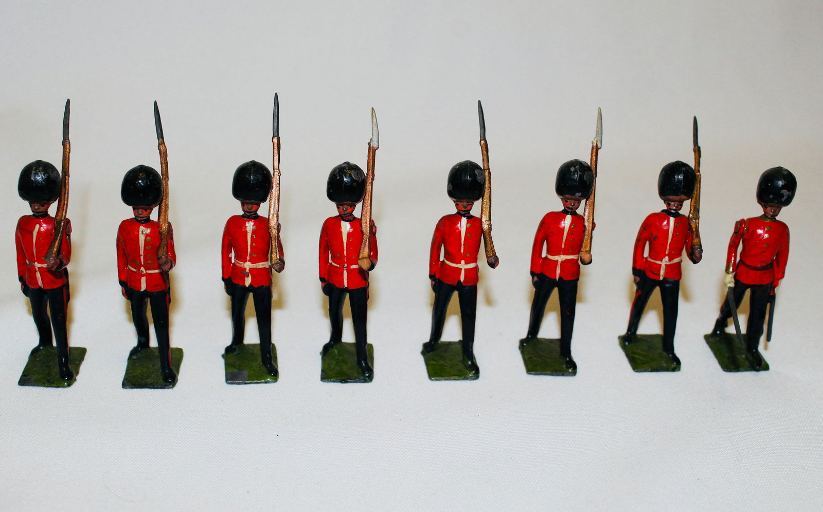 Britains set #75 Scots Guards marching (1 of 1)