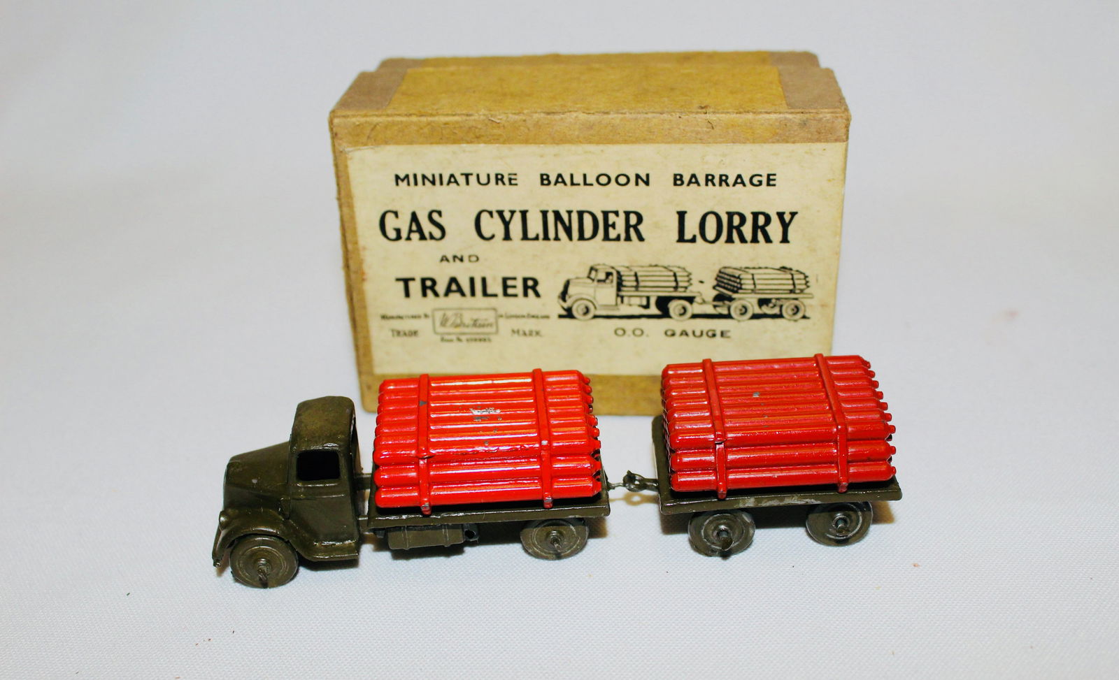 Britains set #1879 Gas Cylinder Lorry & Trailer (1 of 1)
