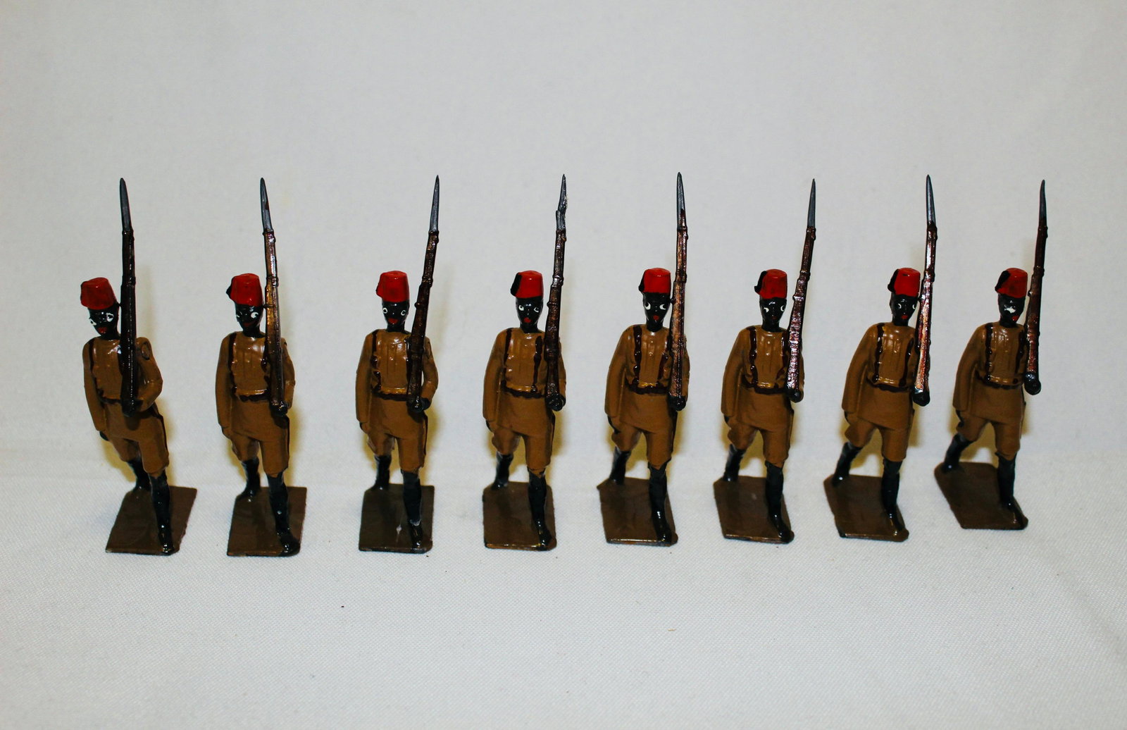 Britains set #225 King's African Rifles: Postwar. 8 pieces. Condition excellent. No box.
