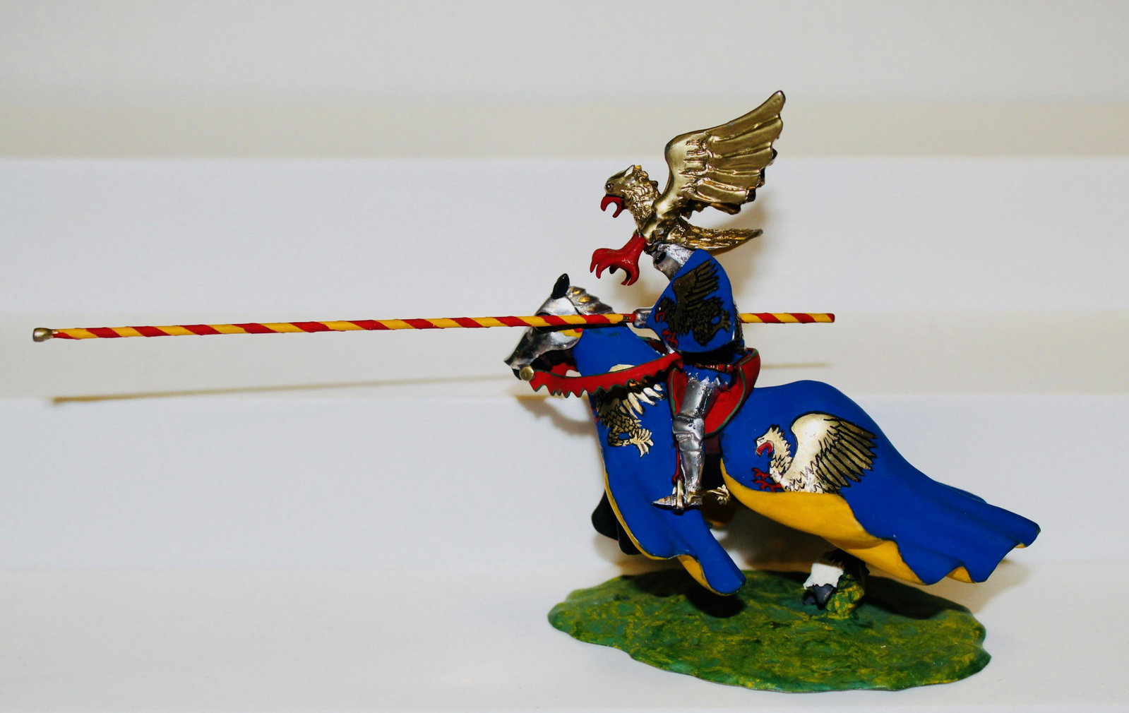 Rodden Sea Griffin Tournament Knight: Custom Rodden mounted knight, 54 mm. 1 piece. Sea Griffin Tournament. Mint with original box. Signed, made Dec. 2008.