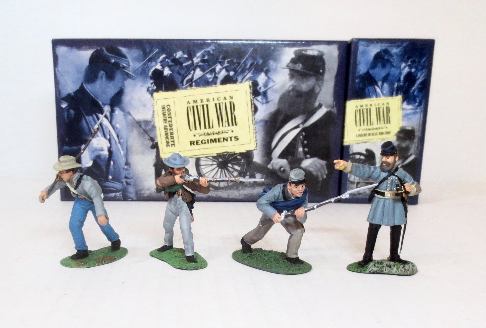 Britains #17007 & #17014 Civil War Sets: Stonewall Jackson and the Confederate Infantry Advancing. 4 pieces. Excellent condition. Boxes excellent.