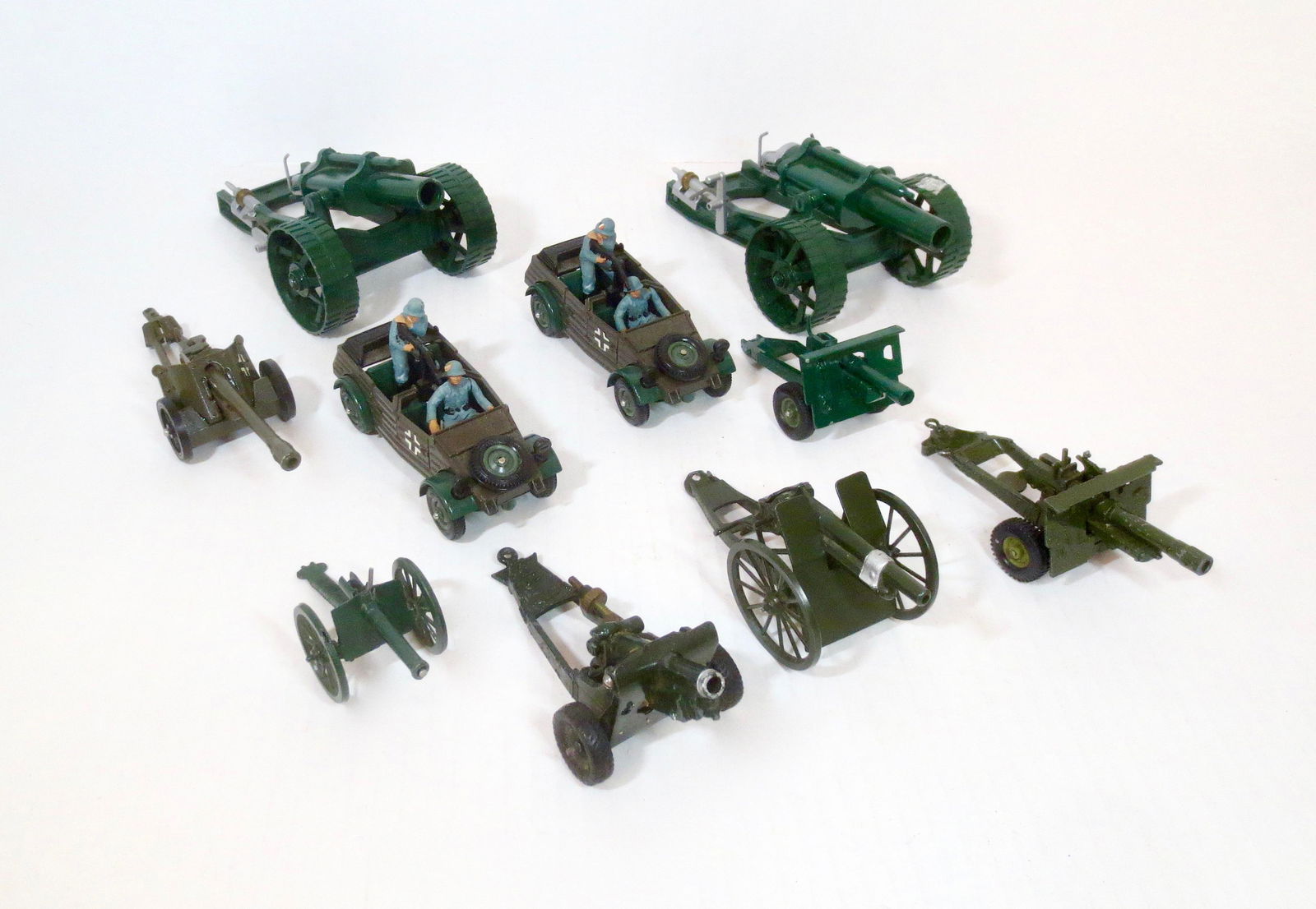 Britains Military Vehicles and Artillery Guns (1 of 1)