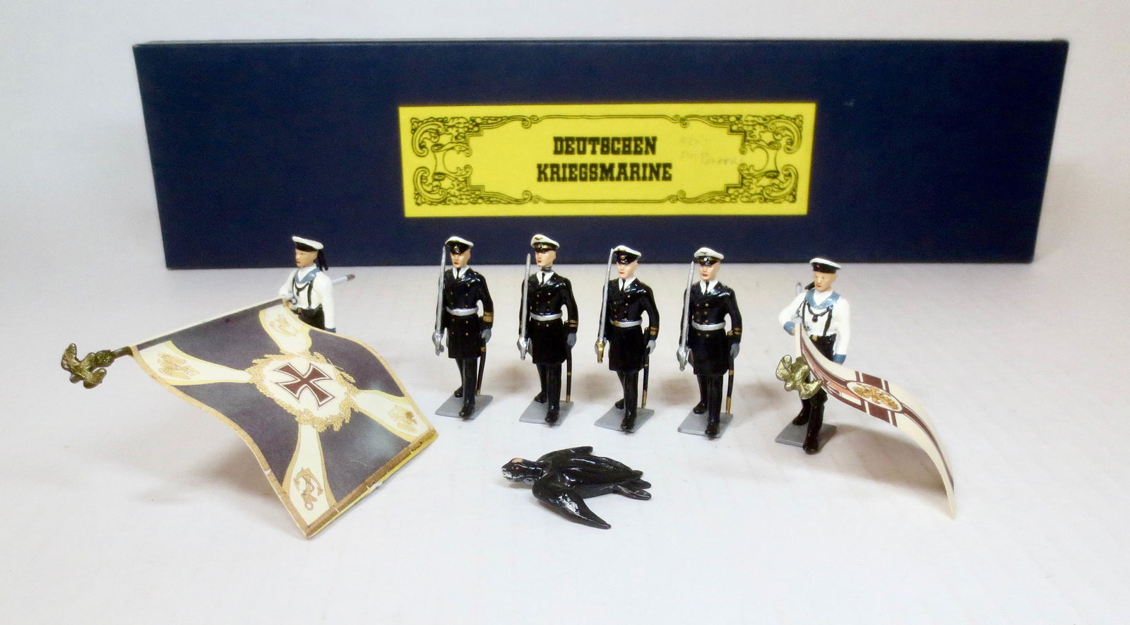 Hiriart Kriegsmarine with Flags and Sea Turtle (1 of 1)