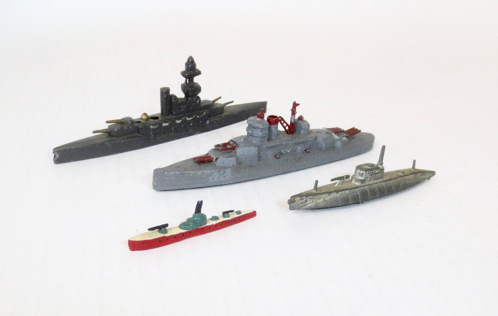 Assorted War Ships and Submarines: 4 pieces. Excellent condition. Unboxed.