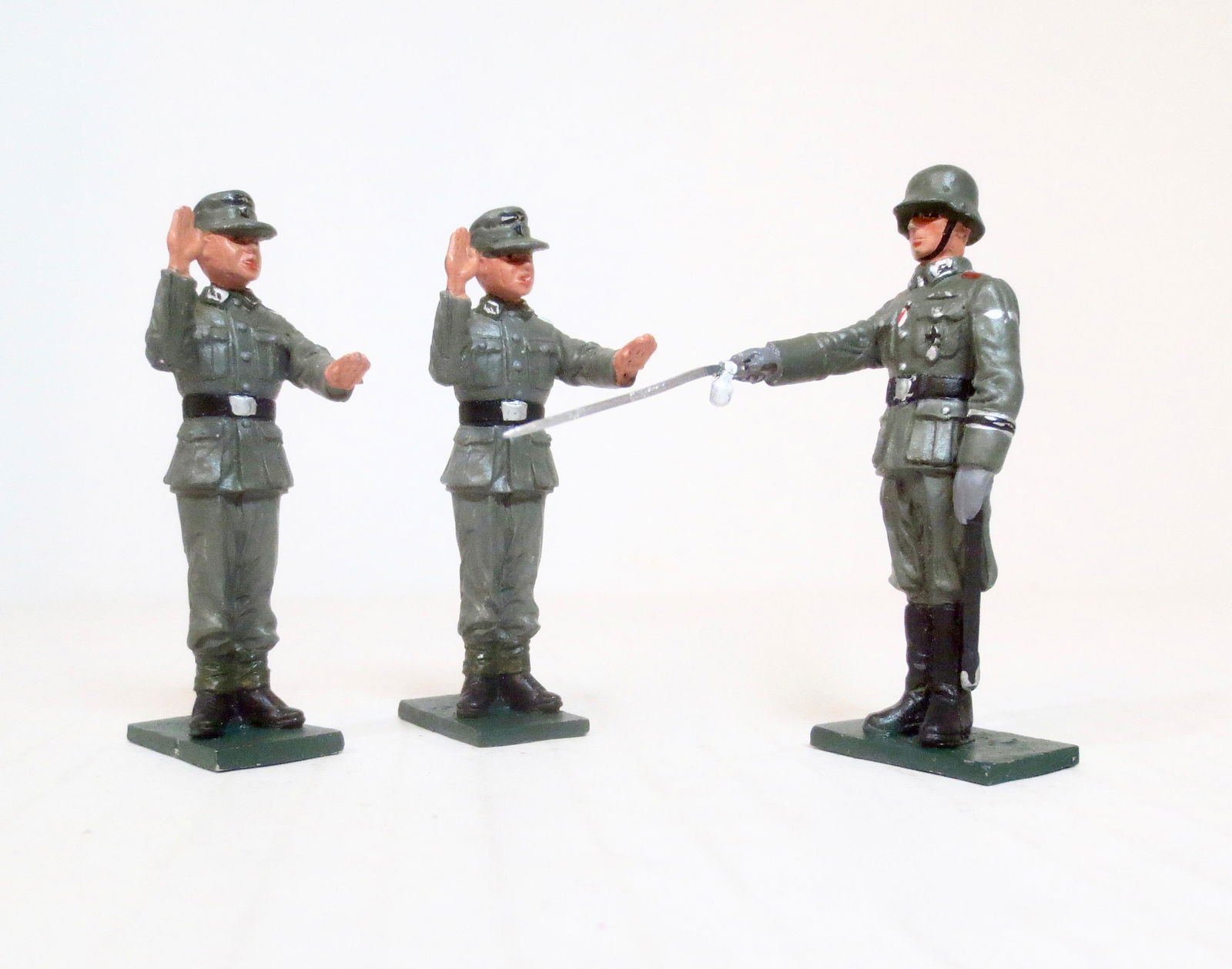 John Eden Studios WW2 Officer & Recruits (1 of 1)