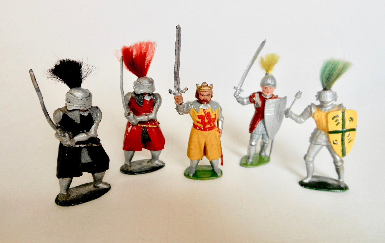 Timpo King Arthur And Knights Of The Round Table: 5 pieces. Excellent condition. Unboxed.