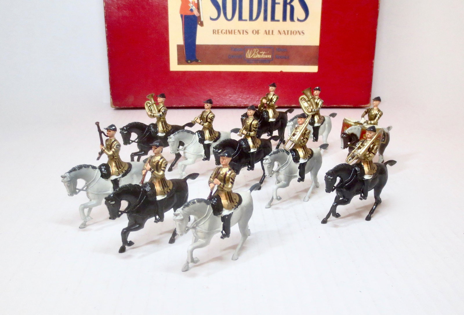 Britains #101 The Band of The Life Guards: Post war issue, with original ROAN box. 11 pieces. Excellent condition. Box excellent, with a bit of edge wear.